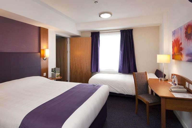 Premier Inn Coventry East Экстерьер фото